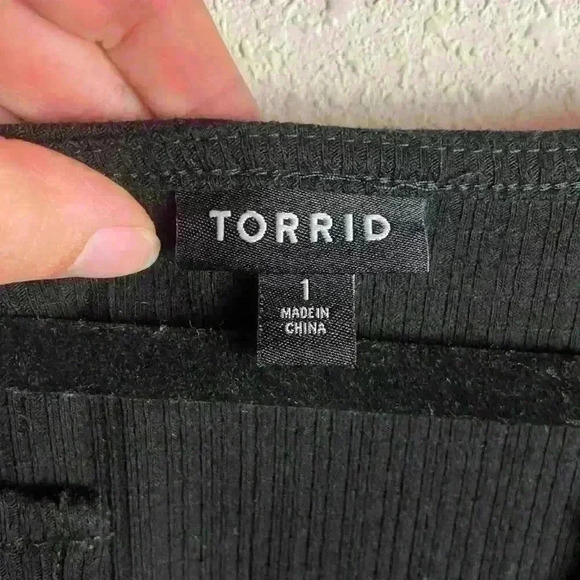 Torrid Size 1X Blouse Textured Embroidered Neckline Mesh Flutter Sleeve Black - Picture 4 of 6